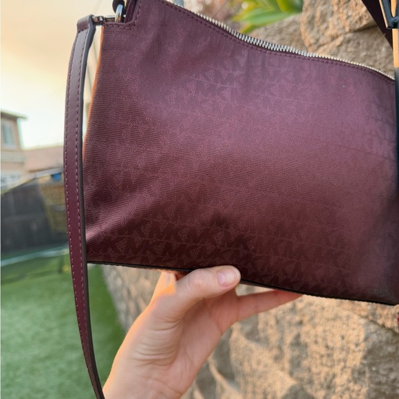 Michael Kors 2way carry crossbody burgandy w/ sparkle bag, silver hardware NWOT - Picture 11 of 16